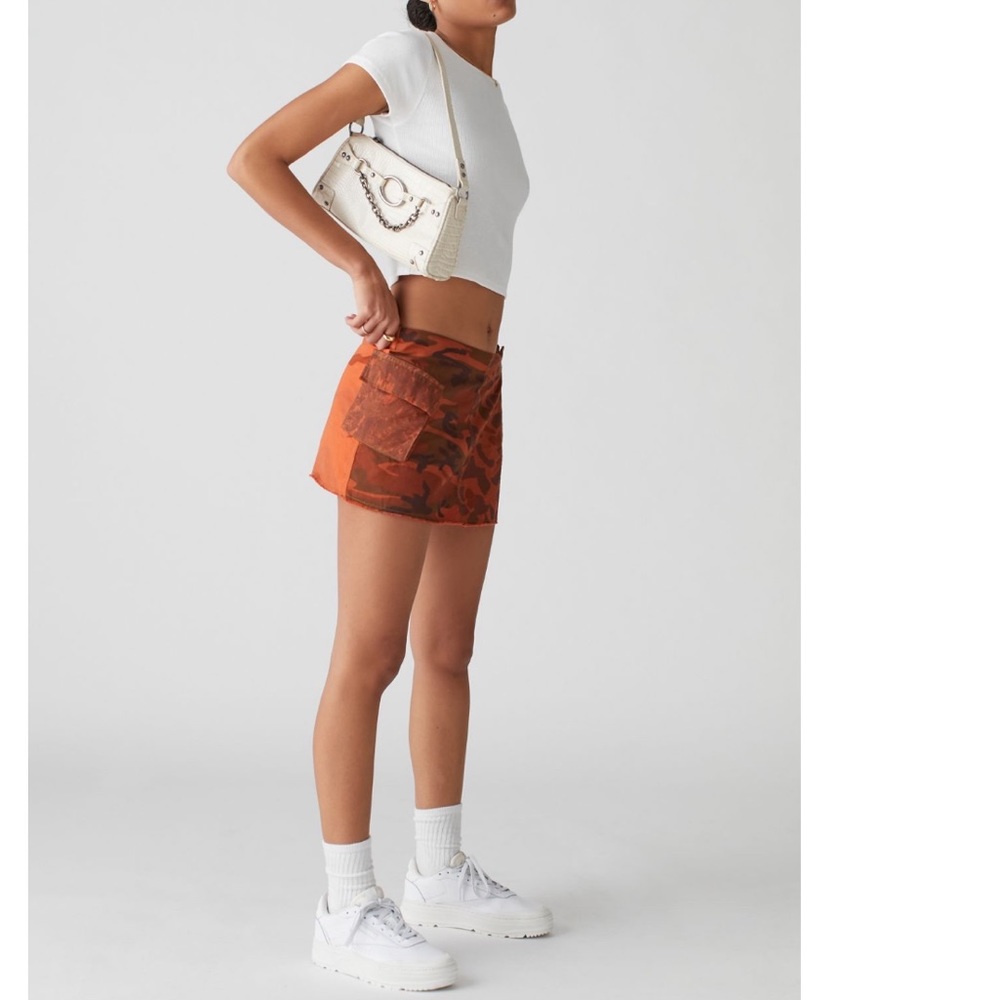 Urban Outfitters Women’s Scarlet Camo Mini Skirt - Picture 4 of 9